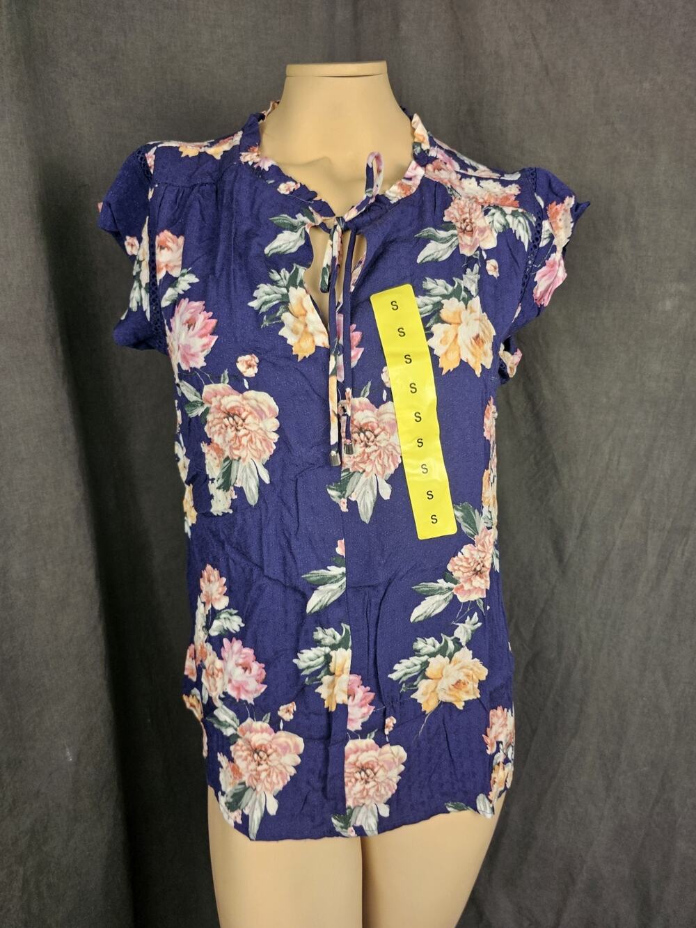 NWT Buffalo David Bitton Woven Printed Jacquard Flutter Sleeve Top Split Neck S